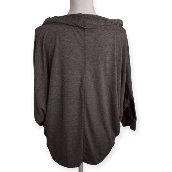 NEW YORK & COMPANY GRAY DOLMAN SLEEVE TOP SZ.M EUC. - Picture 3 of 6
